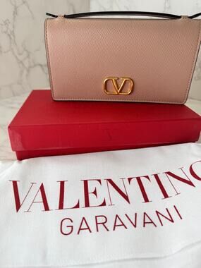 Valentino Garavani Vlogo Wallet on Chain